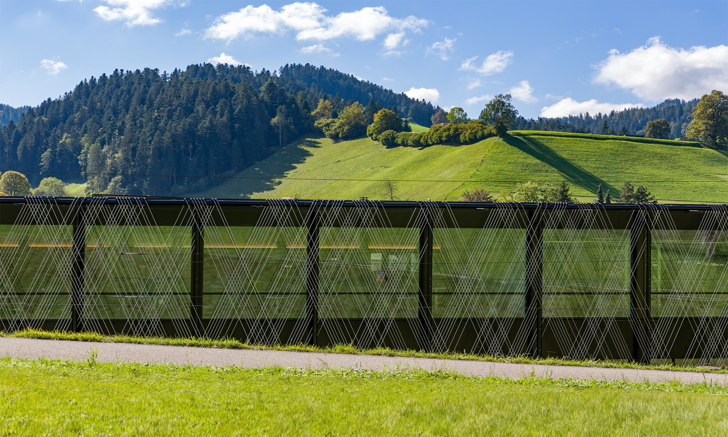 rollimarchini AG, Architektur, Architekturbüro, Architekturbüro Bern, Architekten Bern, Fabrikerweiterung Jakob AG, Trubschachen, Emmental, Umbau, Industrie, Dienstleistung, Büro, Seilfassade, ropesystems